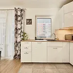 Sloneczne Mieszkanie Na Parterze Z Ogrodem Apartamento *