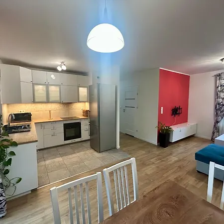 Sloneczne Mieszkanie Na Parterze Z Ogrodem Apartman