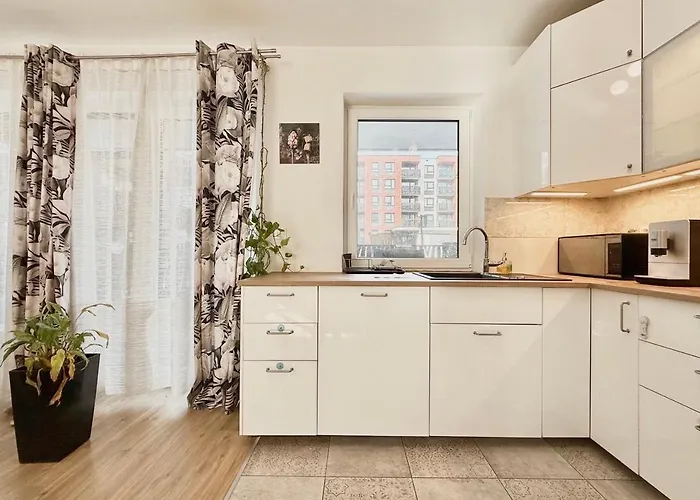 Sloneczne Mieszkanie Na Parterze Z Ogrodem Apartman *